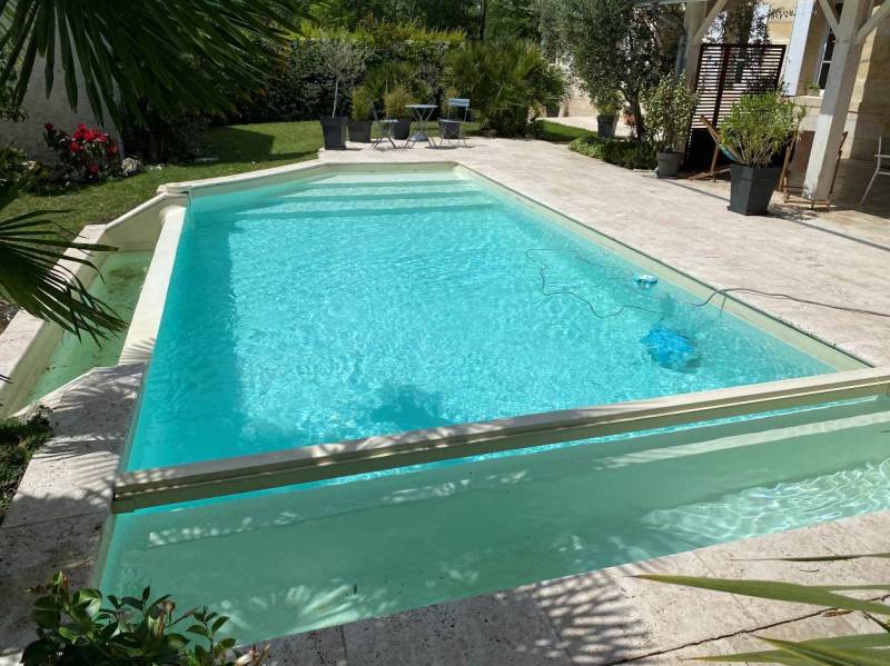 Identifiez la cause de la fuite d'eau de votre piscine à Créon – Diagnostic rapide